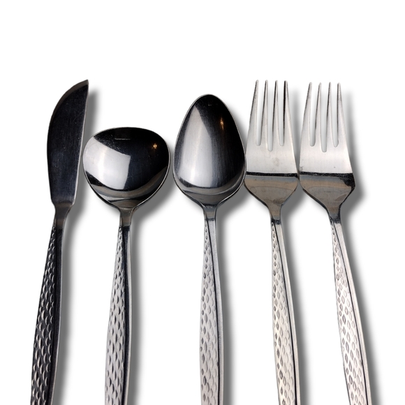 Haddon Hall Stippled Flatware 5 Pieces - Picture 3 of 8